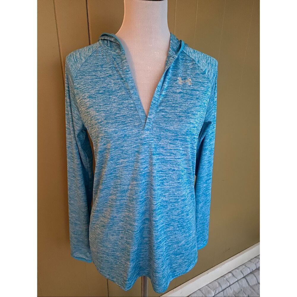 Under Armour women L vcut longsleeve hooded heat gear loose fit shirt light blue